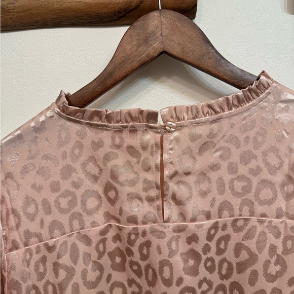 Pink Lily Medium Elegant Leopard Print Blouse - Picture 6 of 8